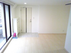 赤坂フローラビル　玄関・洋室