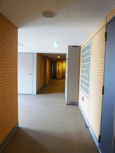 東新宿レジデンシャルタワー　内廊下
