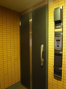 東新宿レジデンシャルタワー　玄関