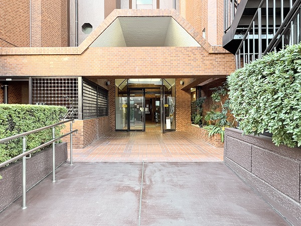 代々木ロイヤルマンション　アプローチ