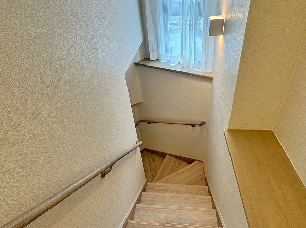 エバーグリーンパレス新宿_階段の写真