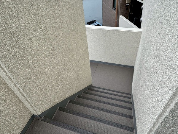 エバーグリーンパレス新宿 外階段