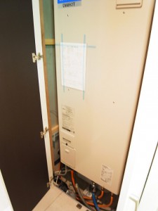 赤坂ロイヤルプラザ　電気温水器