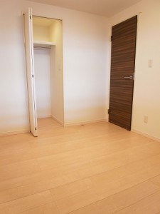 弦巻リハイム　洋室３収納