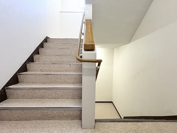 代々木ハイライズ 内階段