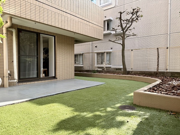 旗の台フラット_芝生の写真