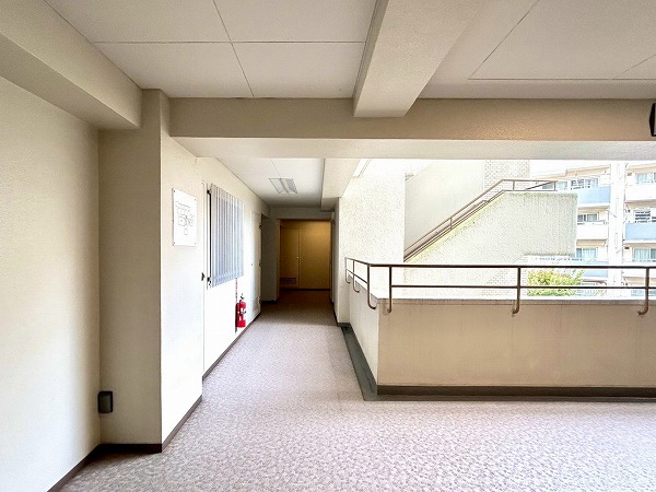 井の頭第2パークサイドマンション 共用廊下