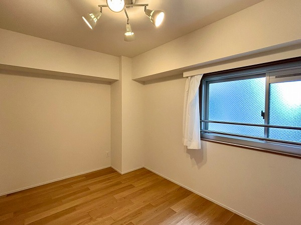 井の頭第2パークサイドマンション_5.9帖の洋室の写真