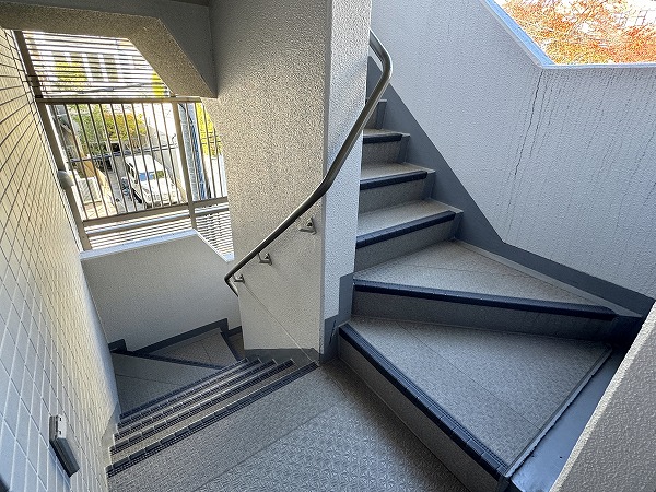 エクセレント等々力　共用階段