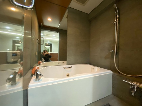 成城ペアシティ三船_お洒落なバスルームの写真