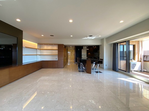 成城ペアシティ三船_広々としたリビングダイニングキッチンの写真2