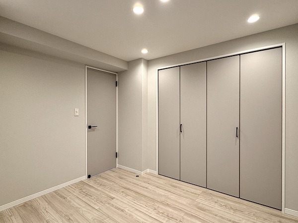 秀和麻布笄町レジデンス_洋室の写真3