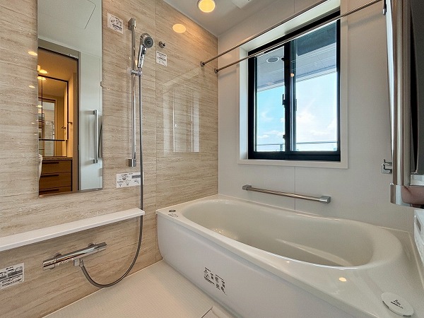 パークホームズ南池袋_広々としたバスルームの写真