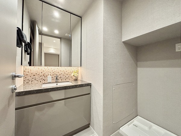 マンション広尾台_小粋な内装のお部屋の写真