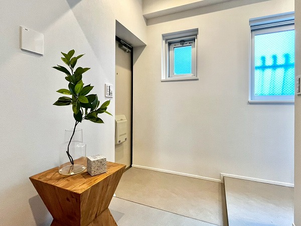 秀和目黒駅前レジデンス_玄関の写真