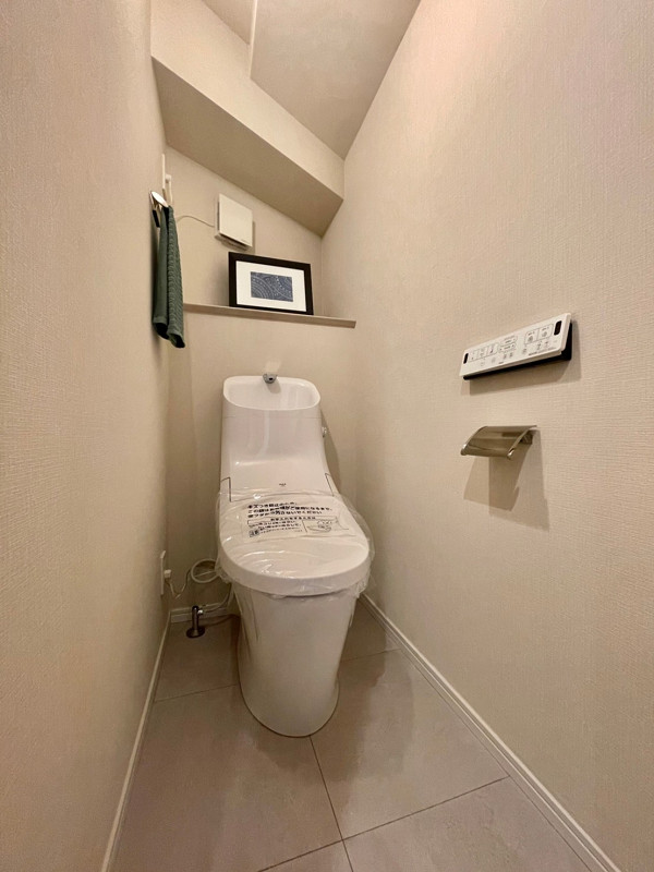 トイレ トイレは手洗い一体型を採用した節水タイプ。