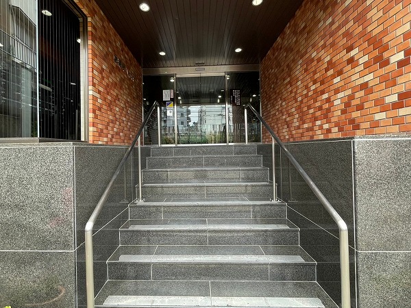 信濃町ハイム　エントランス　複数個所