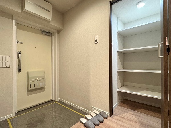 ユニハイム芦花公園_玄関収納の写真2