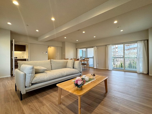 ユニハイム芦花公園_広々としたリビングダイニングキッチンの写真1