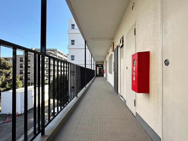 ユニハイム芦花公園　外廊下