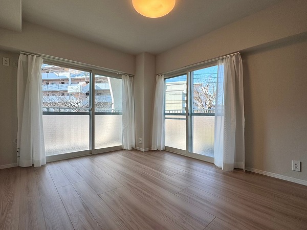 ユニハイム芦花公園_広々とした洋室の写真1