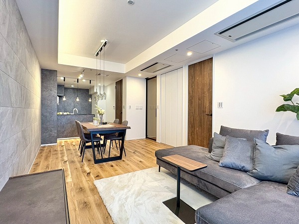 六本木ヒルズレジデンス_日当たり良好なリビングダイニングキッチンの写真