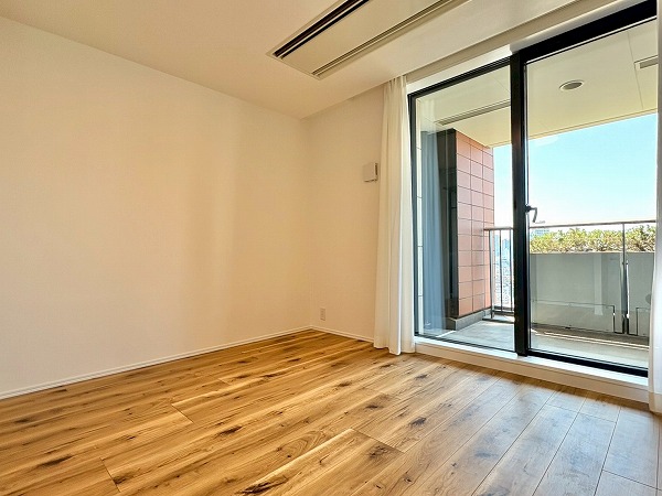 六本木ヒルズレジデンス_収納豊富な洋室の写真