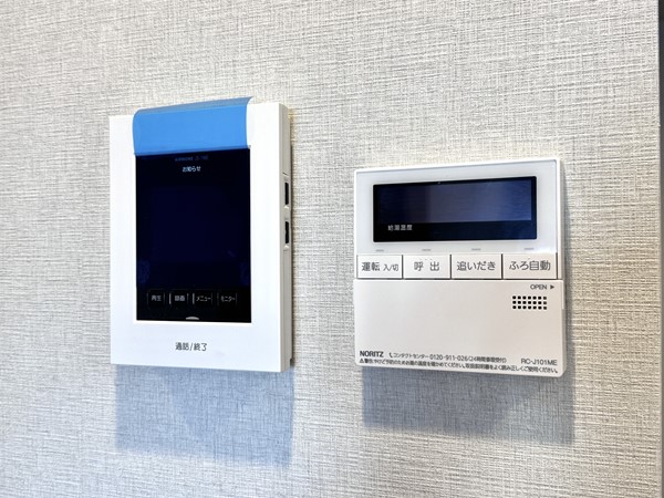 朝日中目黒マンション_インターホンと給湯パネルの写真 