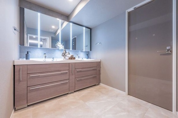 ライオンズ四谷タワーゲート_清潔感のあるパウダールームの写真