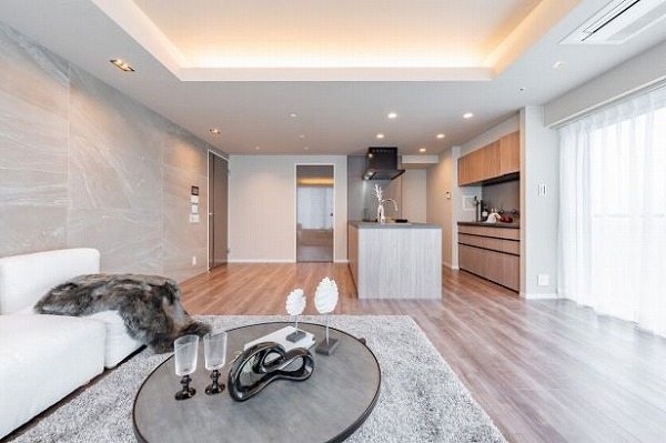 ライオンズ四谷タワーゲート_風通しの良いリビングダイニングキッチンの写真