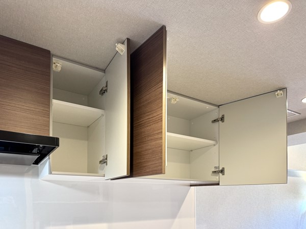 朝日中目黒マンション_キッチン吊戸棚の写真 