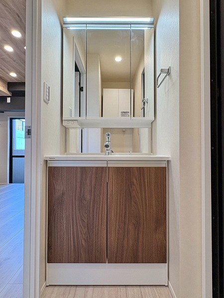 日興初台スカイマンション_独立洗面台の写真