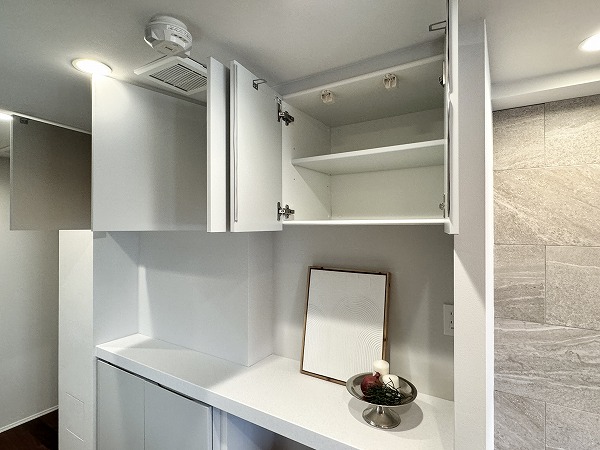 ザ・パークハウス元麻布_カップボード吊戸棚の写真