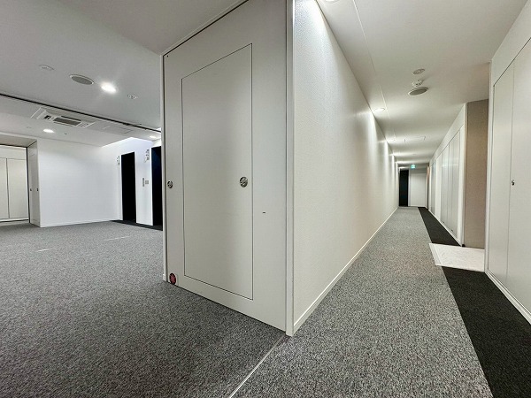 東京タイムズタワー　内廊下