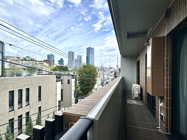 ザ・パークハウス元麻布_広いバルコニーの写真