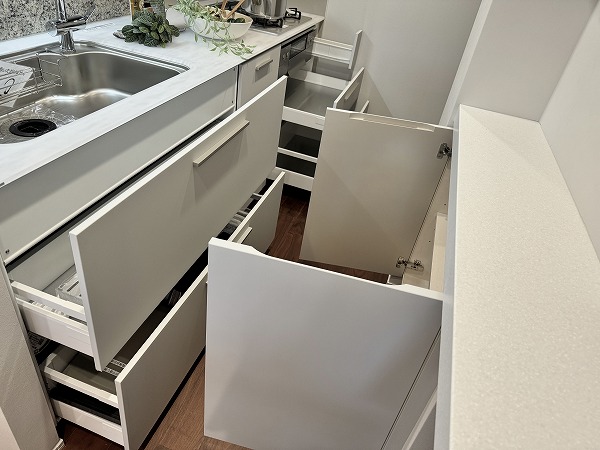 ザ・パークハウス元麻布_キッチン収納の写真