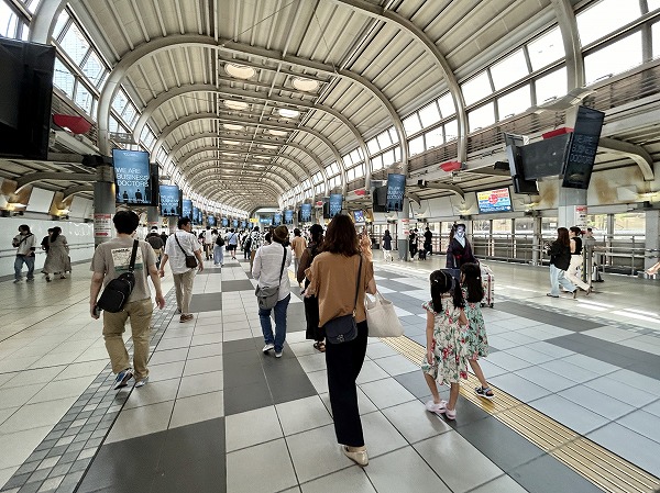 港南口への通路