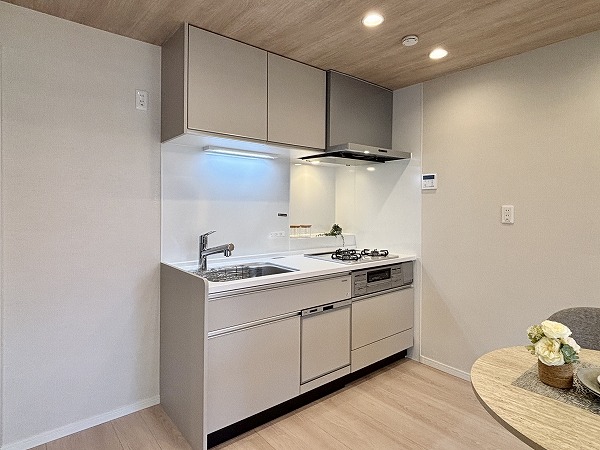 虎ノ門ガーデン_リノベーション済みのキッチンの写真1