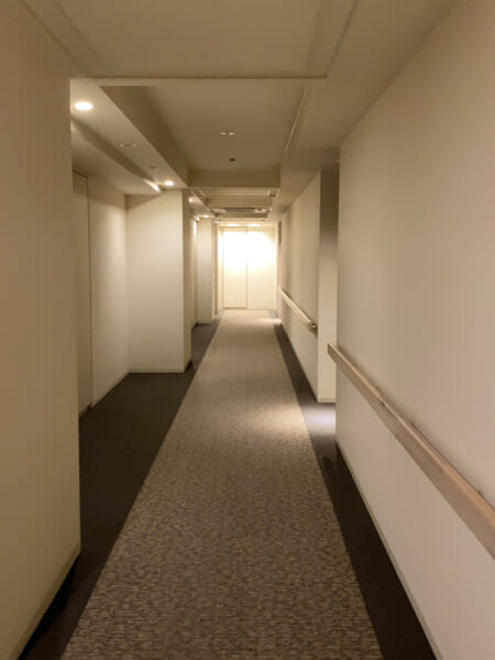 東京ツインパークスライトウィング　内廊下