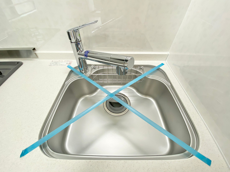 キッチン シンクには、浄水器一体型の水栓を完備。綺麗な状態の水を使用できるため、安心感が高まりますね✿お皿洗いのしやすさが見て取れる、余裕ある大きさです。