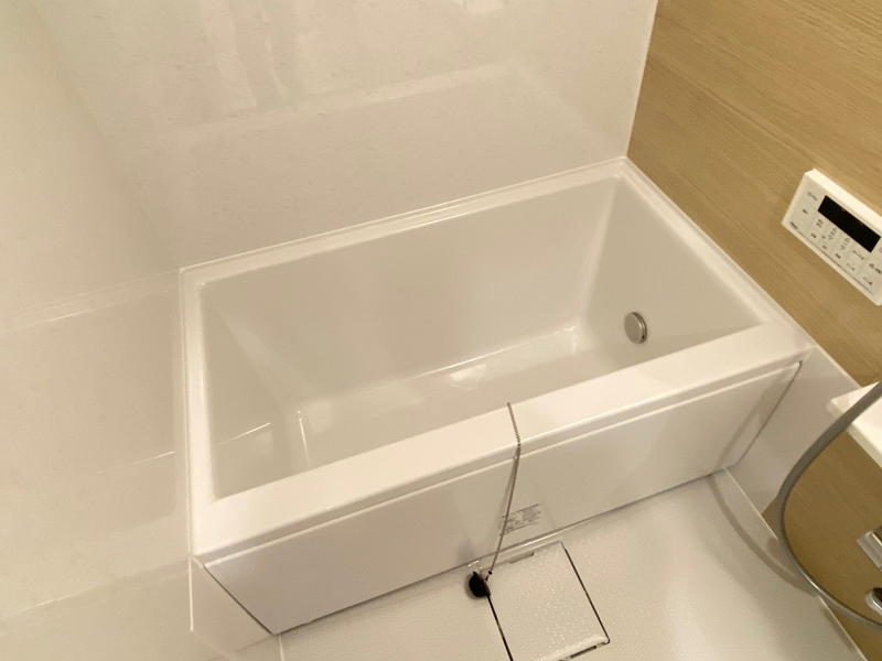バスタブ 快適なご入浴には欠かせない追焚き機能＆浴室換気乾燥暖房機付き◎機能面も充実しています。