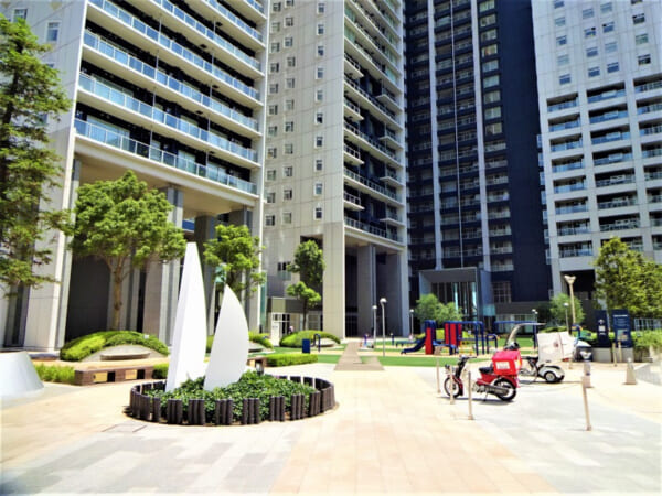 ワールドシティタワーズアクアタワー　中庭