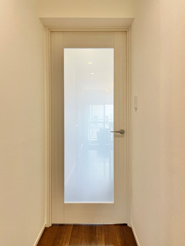 ドア（廊下とリビングダイニングキッチン）