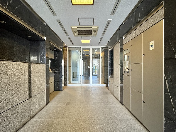 クレッセント駒沢公園パークサイド エントランス