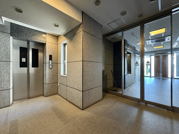 クレッセント駒沢公園パークサイド エレベーターホール