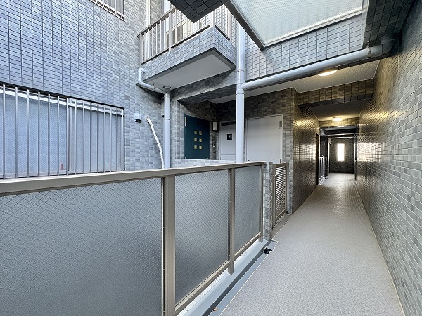 クレッセント駒沢公園パークサイド 共用廊下