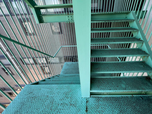 ヴァンヴェール新宿 外階段