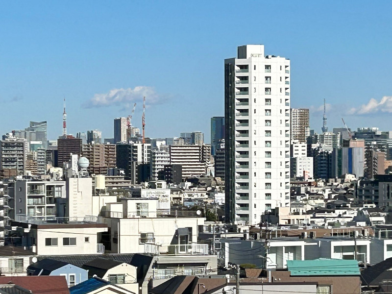 眺望（窓　ダイニングキッチン） ※東京タワーとスカイツリーを同時に望めます