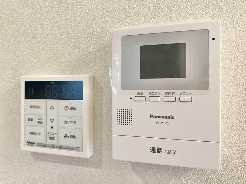 モニター付きインターホン　給湯器操作パネル　リビングダイニングキッチン　新宿パークサイド永谷 