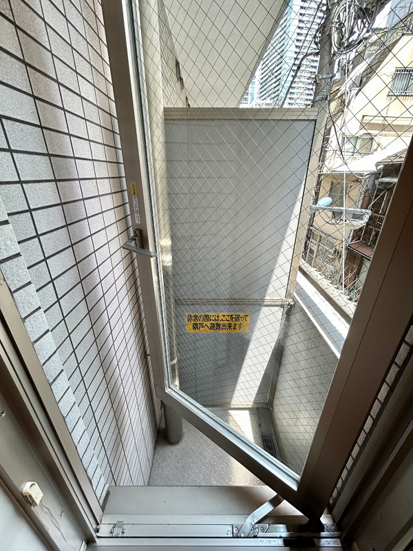 カルムインフォアームズ東京コア　窓　キッチン背面　眺望 